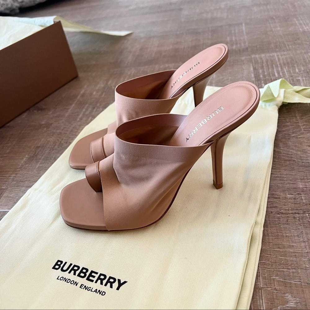 🧸BURBERRY🧸 Amazing mules. NWT